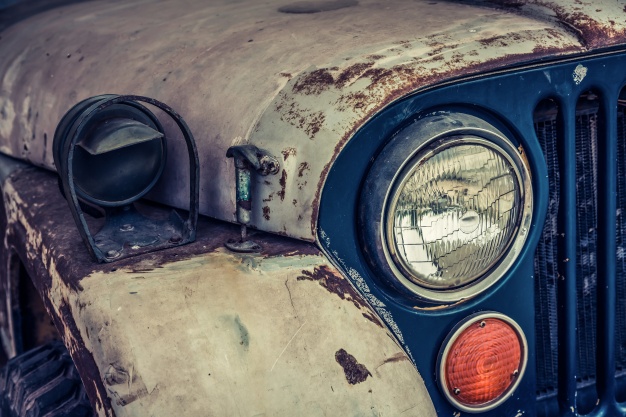 close-up-vintage-rusty-car_1232-404